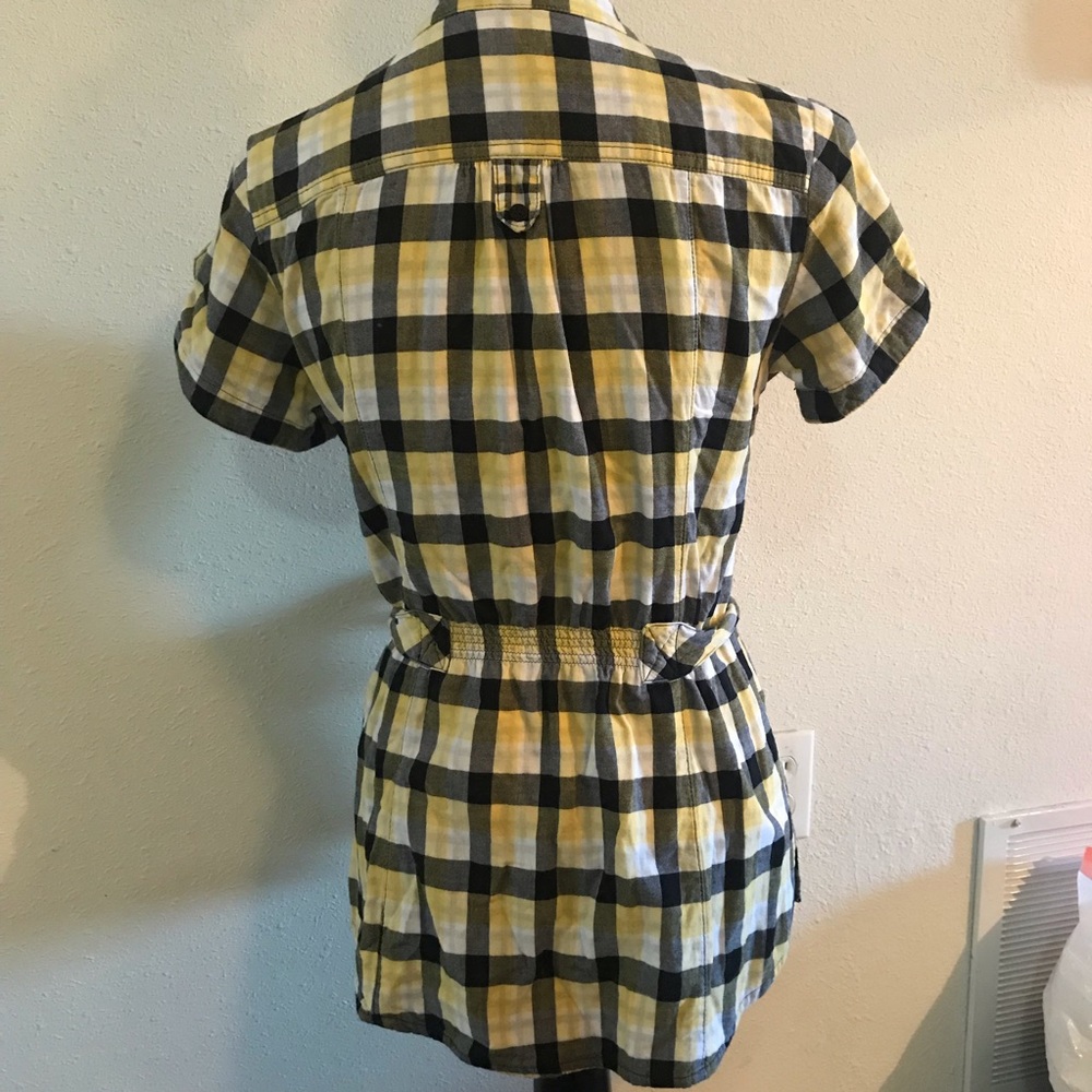 Button down top - Picture 2 of 3